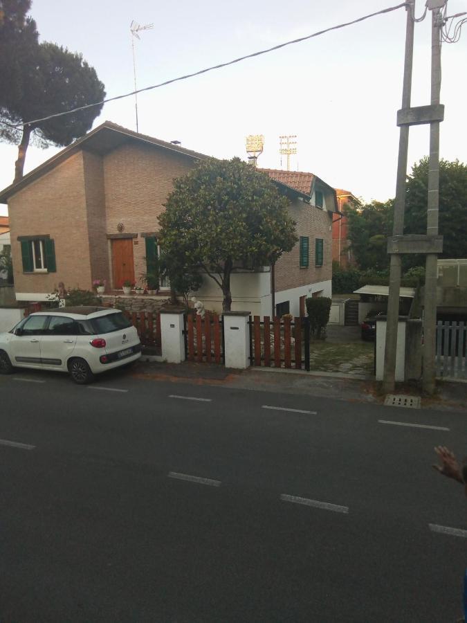 Affittacamere Villa Sofia Accanto Ospedale Con Ampio Giardino Fano Bagian luar foto