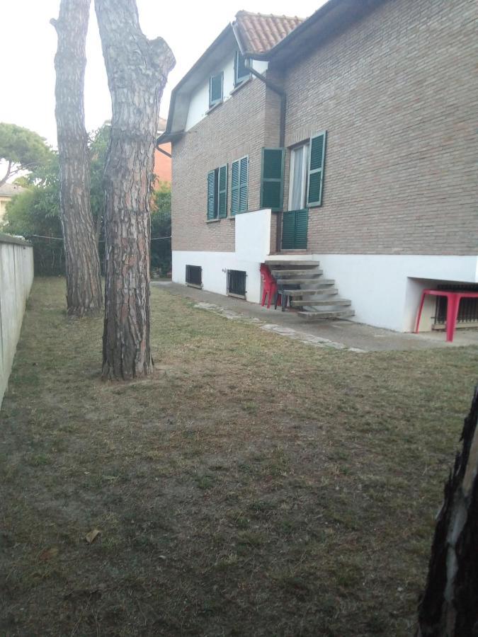 Affittacamere Villa Sofia Accanto Ospedale Con Ampio Giardino Fano Bagian luar foto