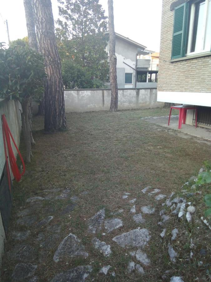 Affittacamere Villa Sofia Accanto Ospedale Con Ampio Giardino Fano Bagian luar foto