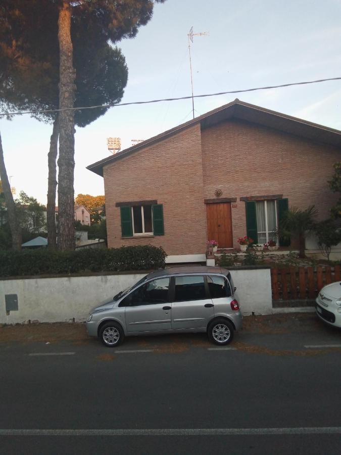 Affittacamere Villa Sofia Accanto Ospedale Con Ampio Giardino Fano Bagian luar foto